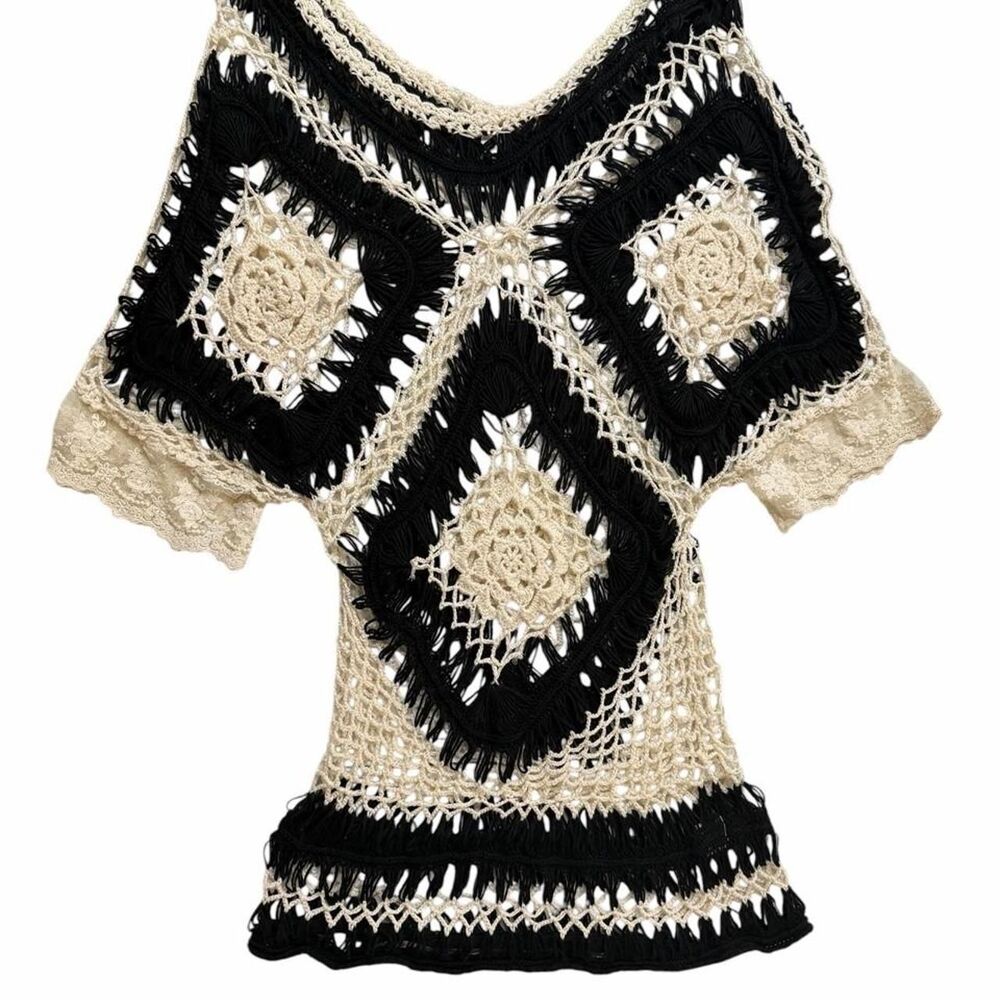 Elan black and cream crochet top with diamond-shaped squares